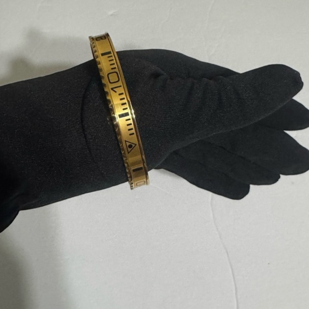 Fashion Jewelry Gold-Plated Roman Numerals Cuff-Bracelet (UNISEX)